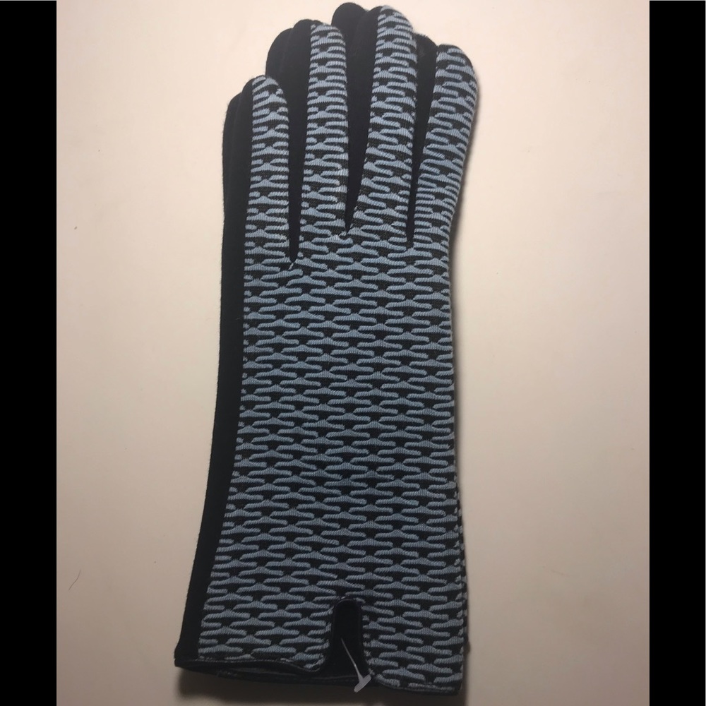 New touchscreen gloves for women NWOT